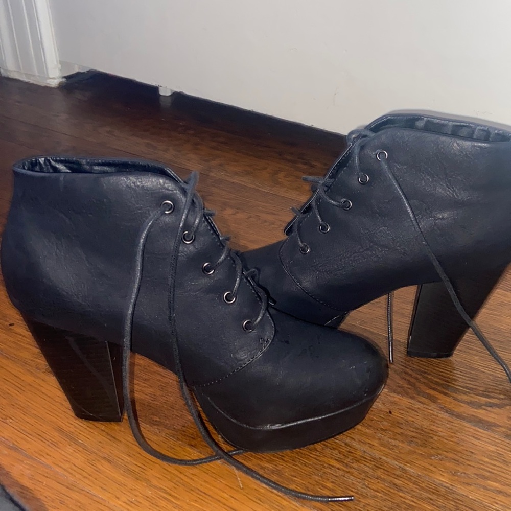 lace up booties